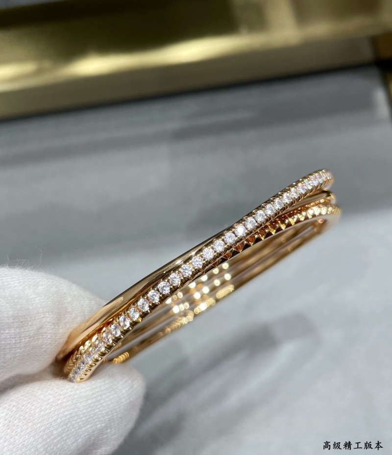 Ca*t1er bracelets